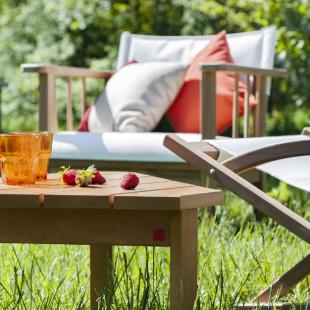 Un salon de jardin en bois fabriqué en France Azur Confort | Camif