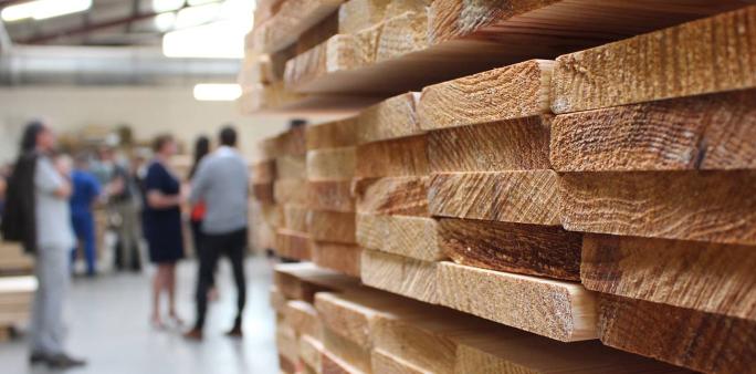 ESAT Le Hameau : Le mobilier en bois massif français | Camif